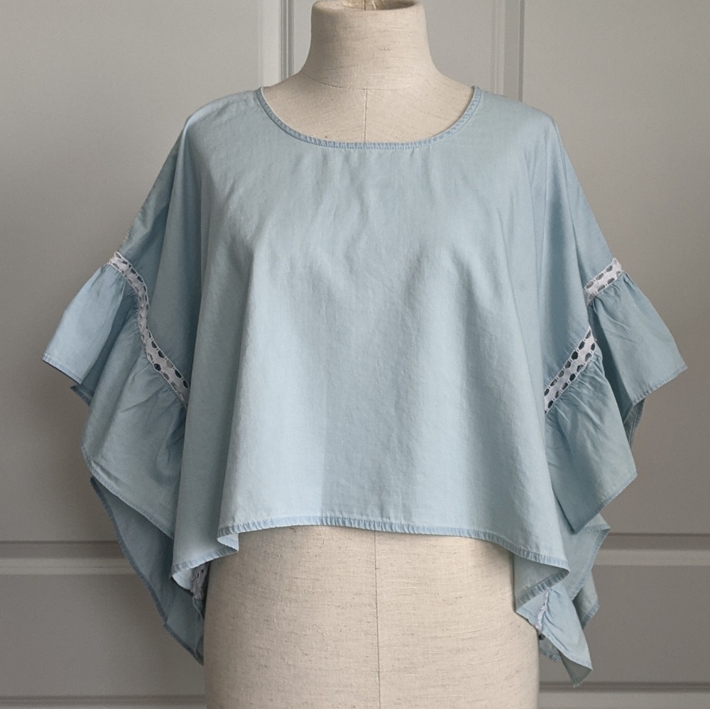 BCBGeneration Top Cropped Ruffled Short Sleeve White Eyelet Chambray Blue L NWT